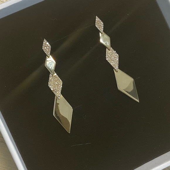 14 Karat Gold Daimond Shaped & Daimond  Encrusted Hanging Graceful Earrings 💎 - Picture 8 of 11